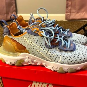 Nike React vision multi colored shoes they are a size Nine!